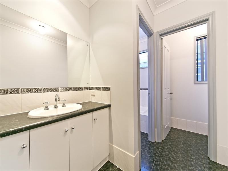 6 Blue Wren Circuit, Mawson Lakes SA 5095