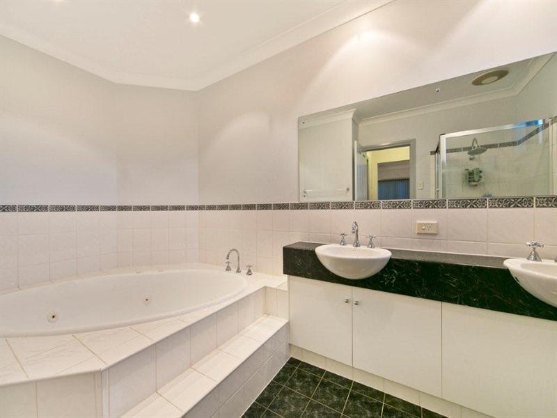 6 Blue Wren Circuit, Mawson Lakes SA 5095