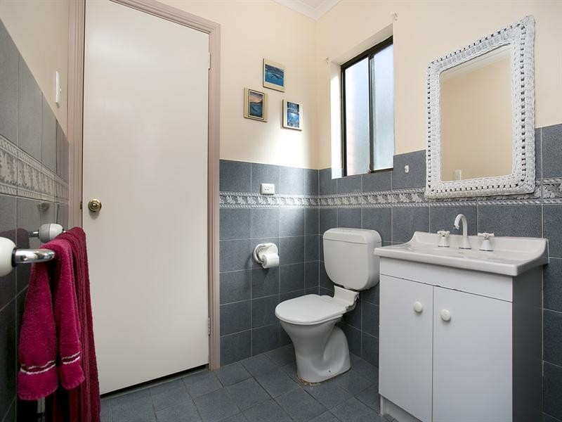 39a and 39b Heather Court, Paradise SA 5075