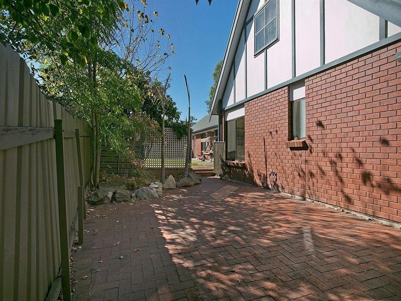 39a and 39b Heather Court, Paradise SA 5075