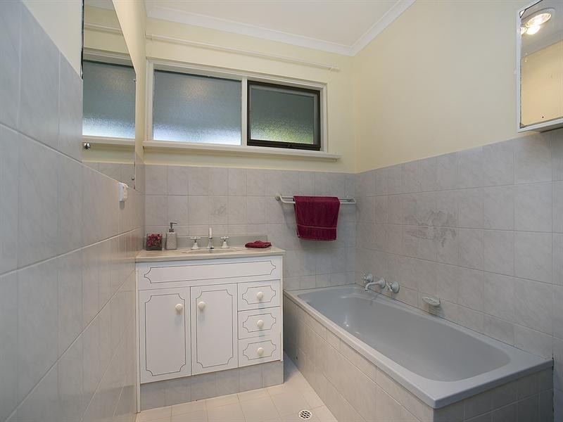 39a and 39b Heather Court, Paradise SA 5075