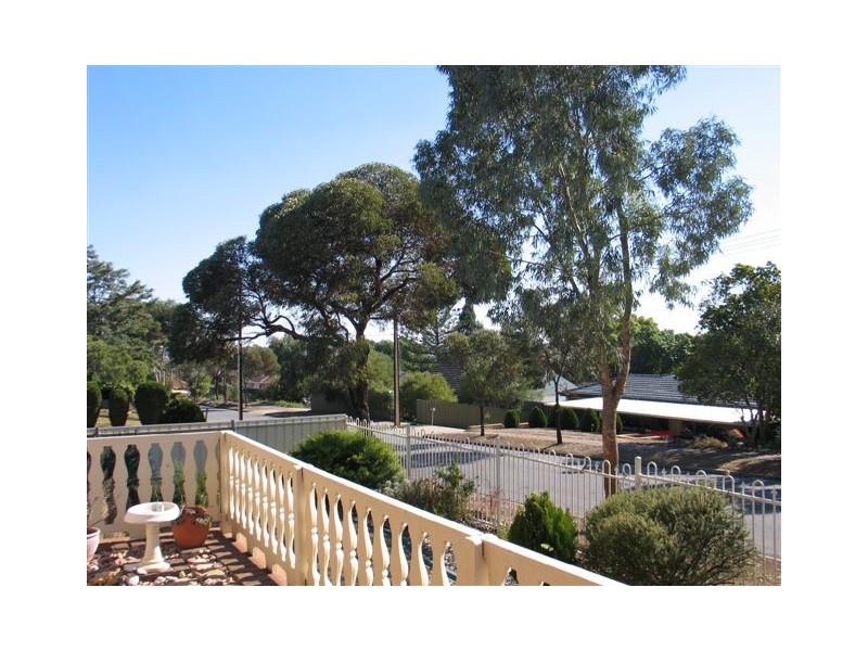 15 Gondola Grove, Para Hills SA 5096