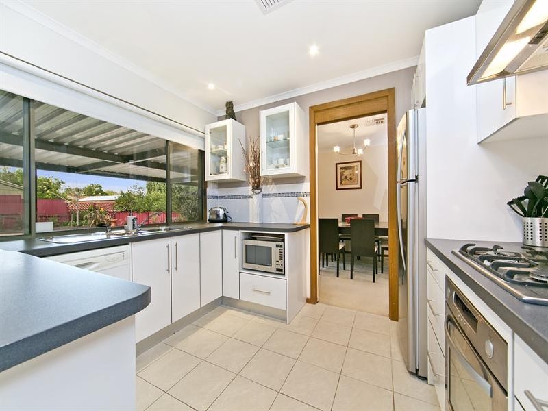 5 Doulton Crescent, Modbury Heights SA 5092