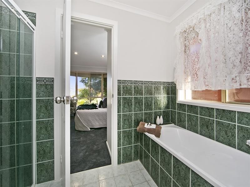 6 Treloar Avenue, Greenwith SA 5125