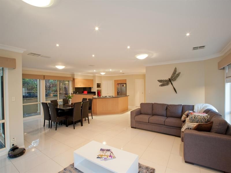 2 Waterview Crescent, Gulfview Heights SA 5096