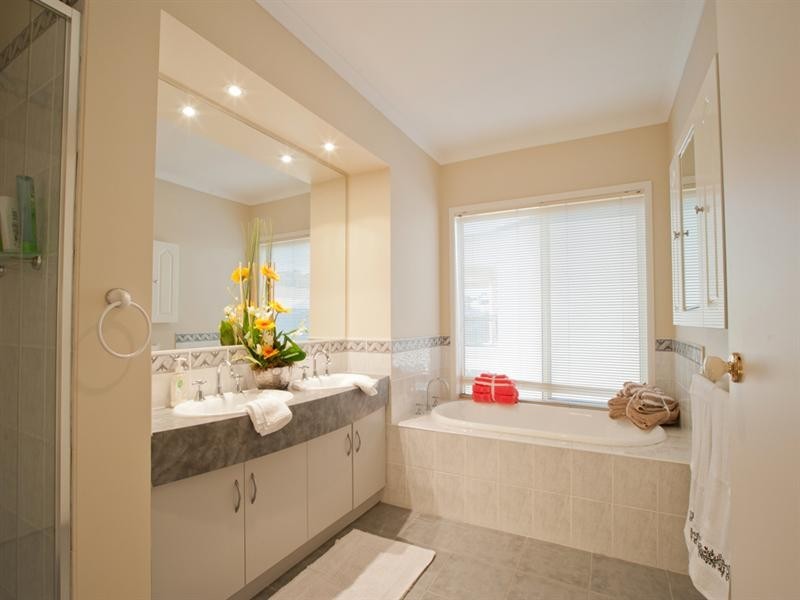 2 Waterview Crescent, Gulfview Heights SA 5096