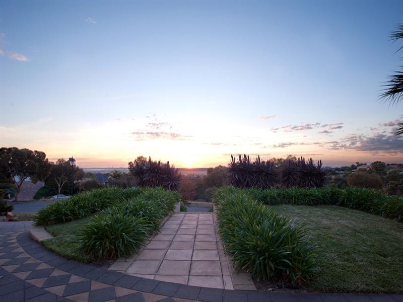 2 Waterview Crescent, Gulfview Heights SA 5096
