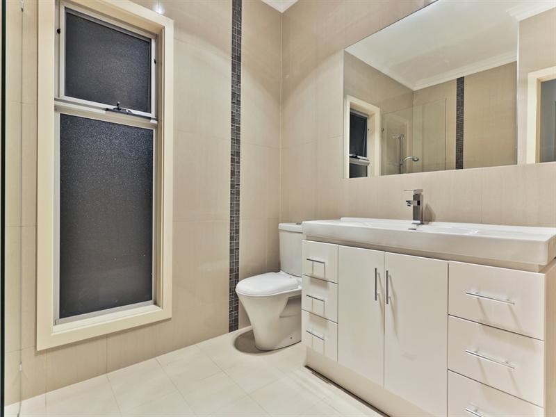 60 Macmillan Avenue, Mawson Lakes SA 5095