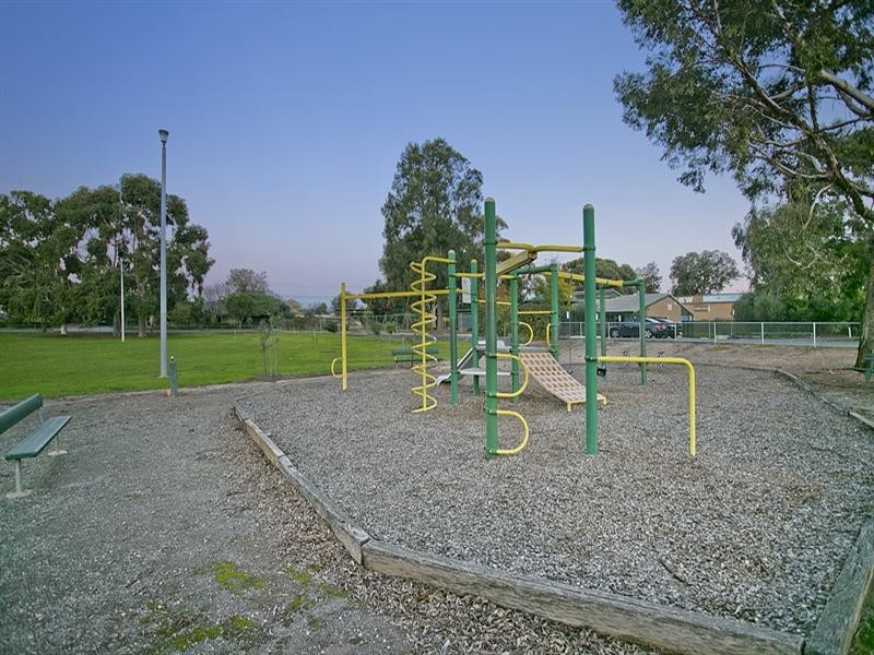 2 Geoffrey Avenue, Valley View SA 5093