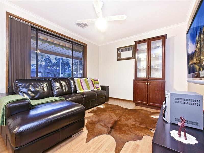 12 Coolen Crescent, Burton SA 5110