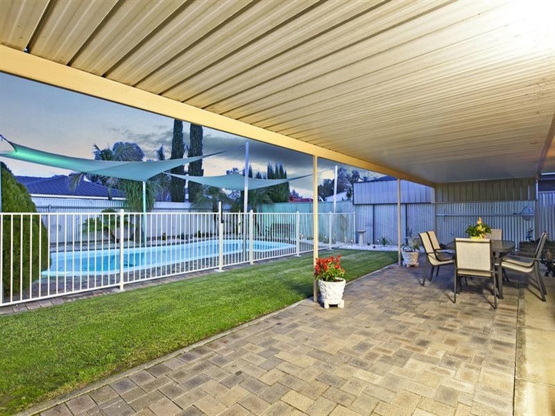 12 Coolen Crescent, Burton SA 5110