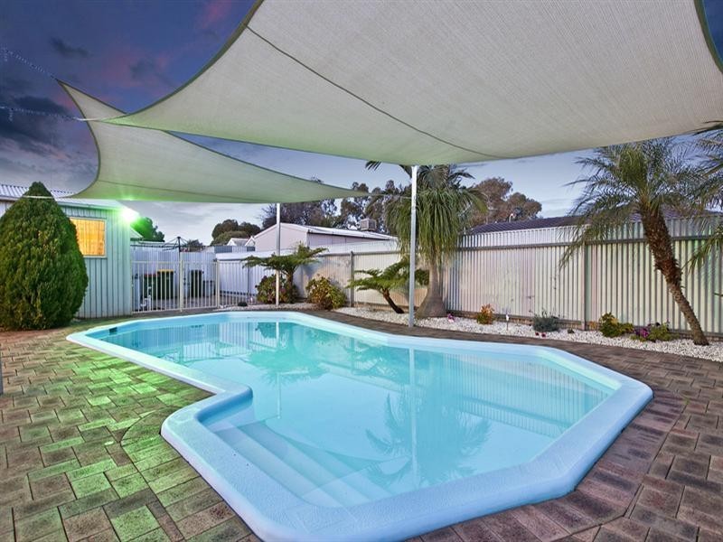 12 Coolen Crescent, Burton SA 5110