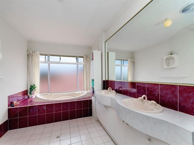 9 Campbell Avenue, Seaton SA 5023