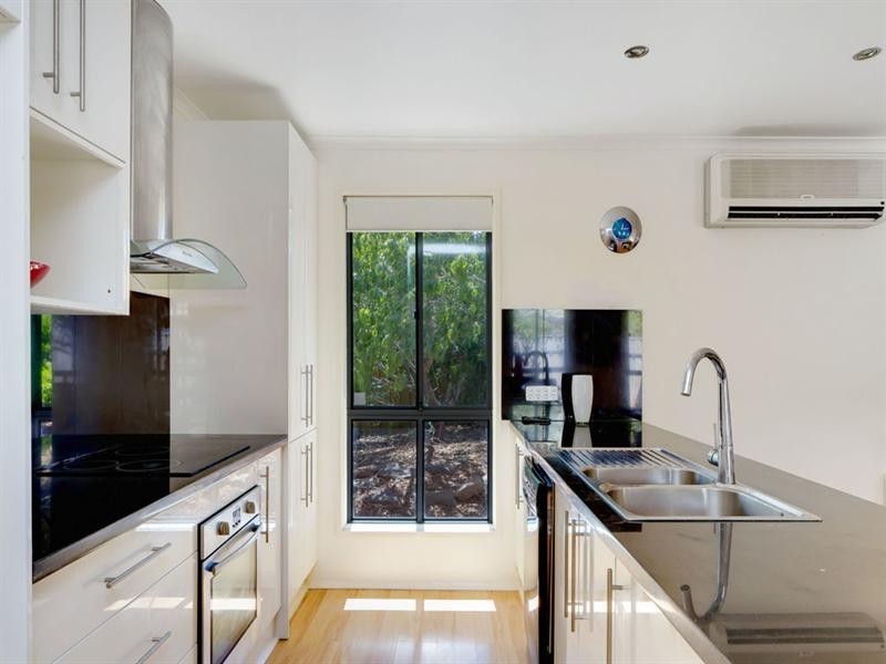 10 Esther Drive, Woodcroft SA 5162