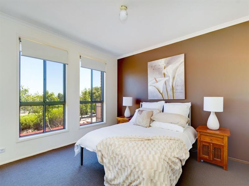 10 Esther Drive, Woodcroft SA 5162