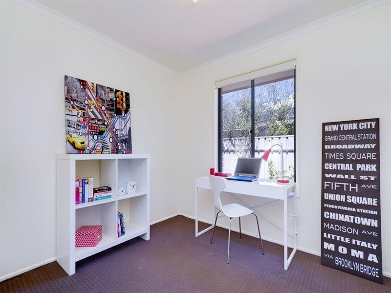 10 Esther Drive, Woodcroft SA 5162