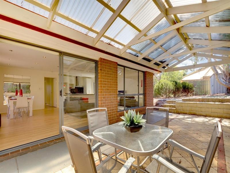 10 Esther Drive, Woodcroft SA 5162