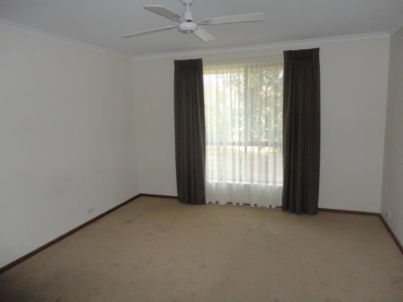15 Lucretia Way, Hallett Cove SA 5158
