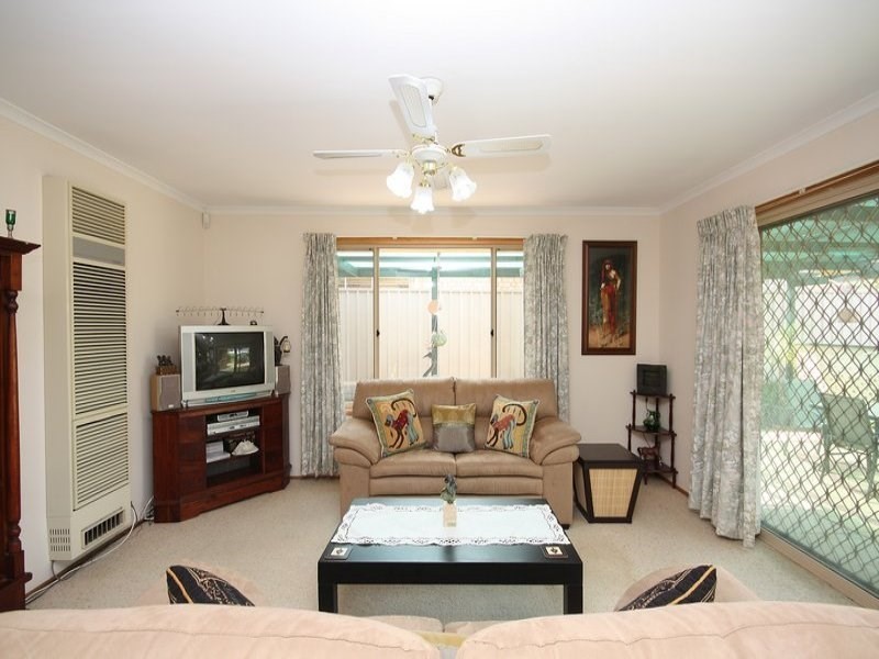42 Jeanette Crescent, Aberfoyle Park SA 5159