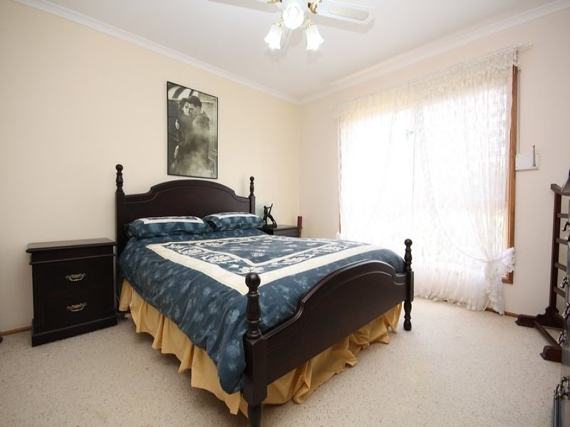 42 Jeanette Crescent, Aberfoyle Park SA 5159