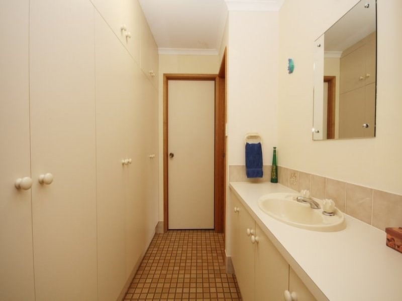 42 Jeanette Crescent, Aberfoyle Park SA 5159