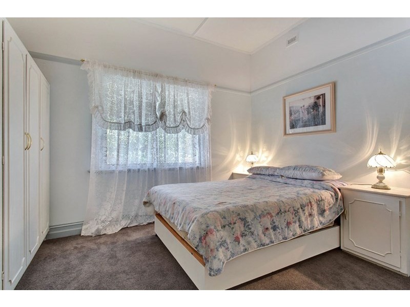 27 Barry Road, Oaklands Park SA 5046