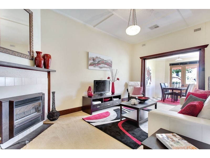 2 Hawkes Avenue, Glenelg East SA 5045