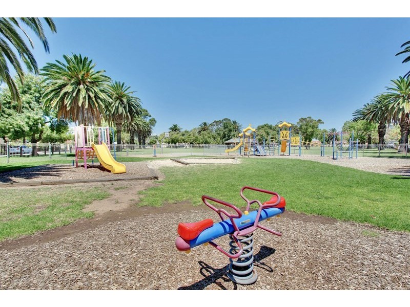 2 Hawkes Avenue, Glenelg East SA 5045