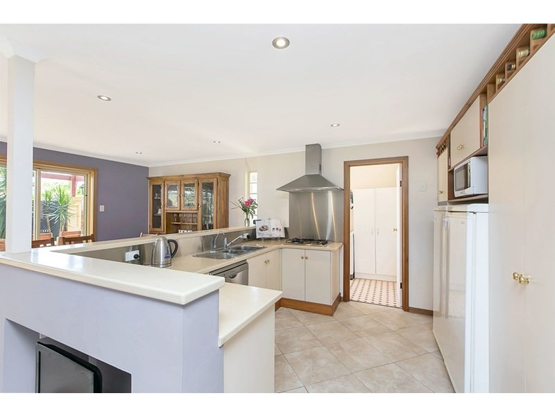 10 Glandore Avenue, Clovelly Park SA 5042