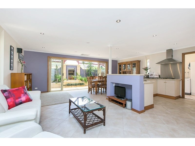 10 Glandore Avenue, Clovelly Park SA 5042