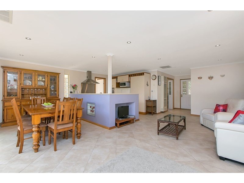 10 Glandore Avenue, Clovelly Park SA 5042