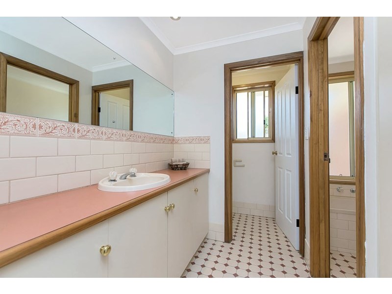 10 Glandore Avenue, Clovelly Park SA 5042