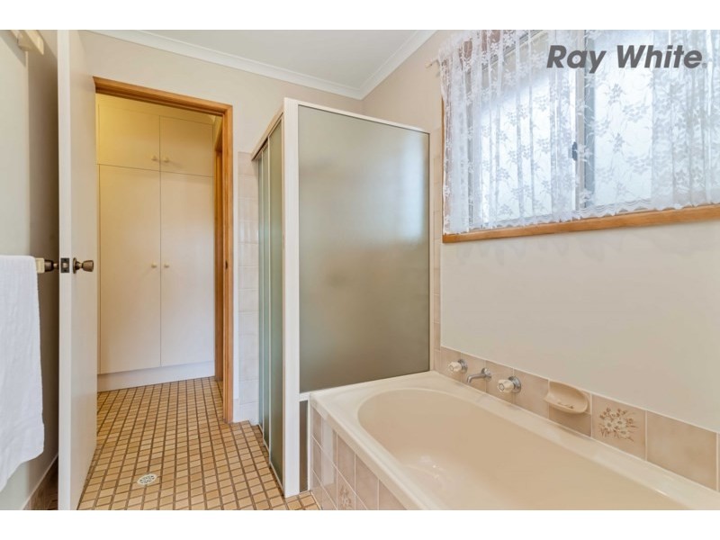 42 Jeanette Crescent, Aberfoyle Park SA 5159