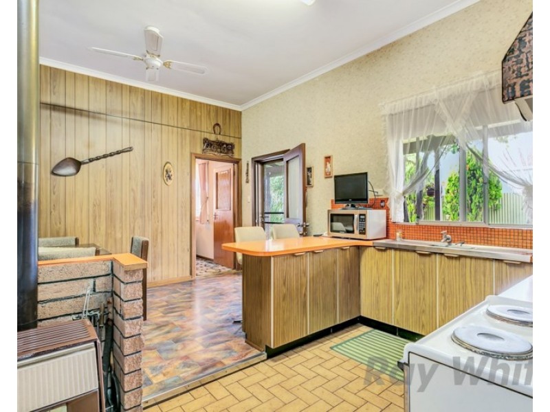 4 Newton Avenue, Clovelly Park SA 5042