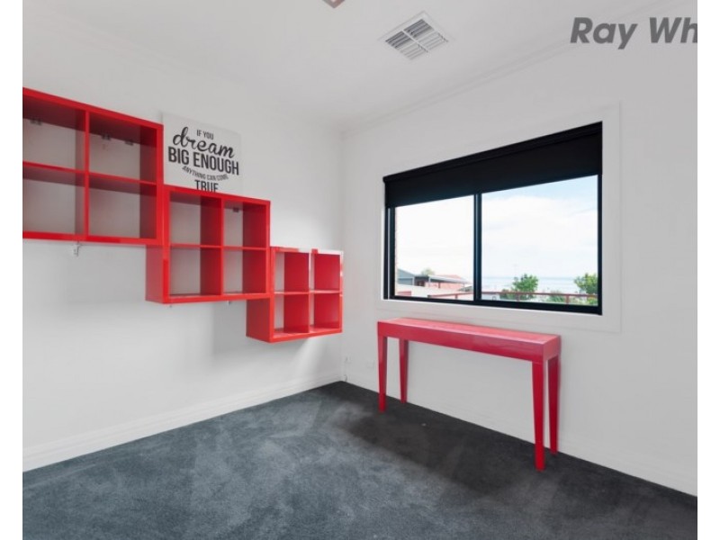 1 St Vincents Avenue, Hallett Cove SA 5158