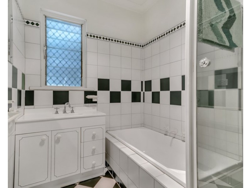 17 York Avenue, Clovelly Park SA 5042