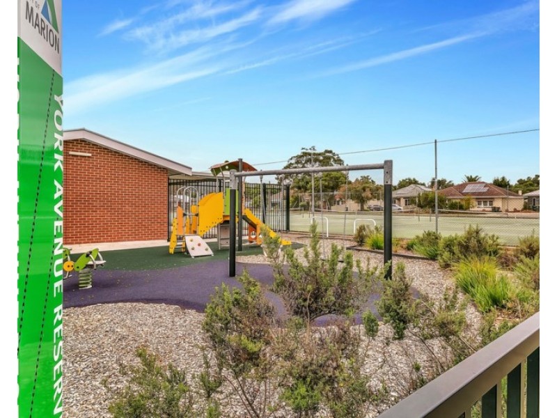 17 York Avenue, Clovelly Park SA 5042