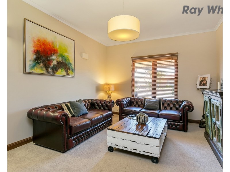 8 Pinehurst Grove, Morphett Vale SA 5162