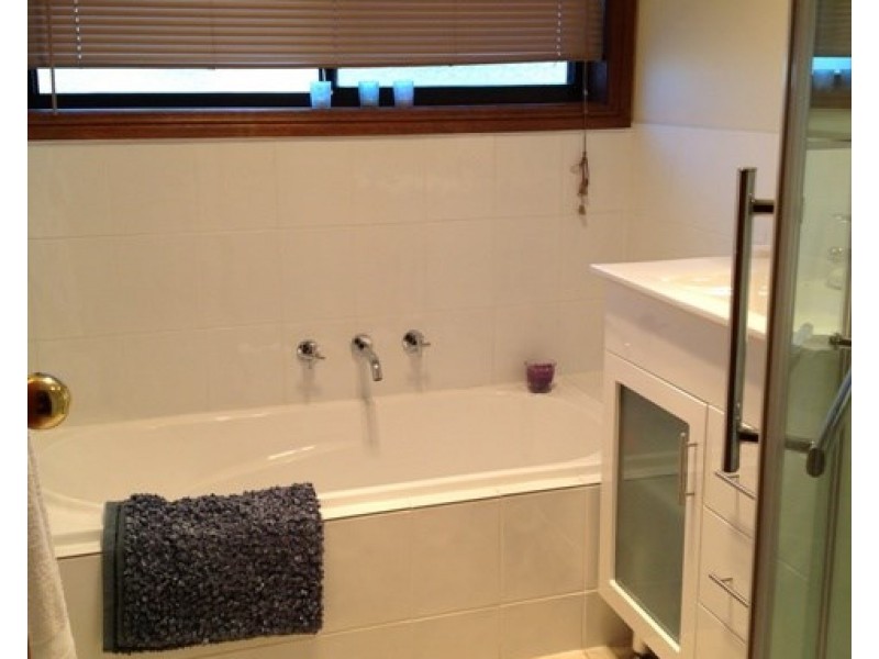 2 Lexcen Grove, Happy Valley SA 5159