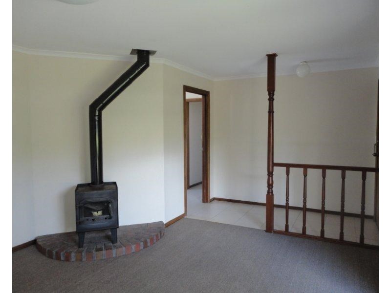 2 Lexcen Grove, Happy Valley SA 5159