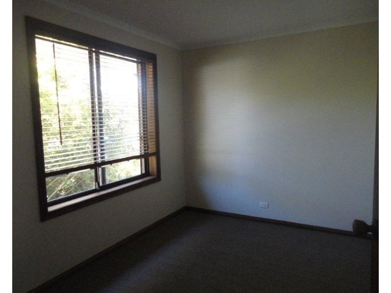 2 Lexcen Grove, Happy Valley SA 5159