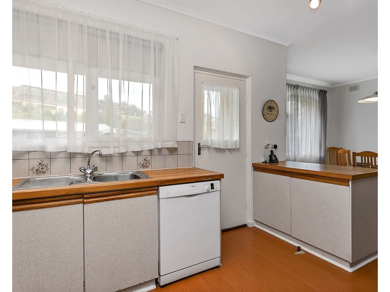 17 Seacombe Crescent, Seacombe Heights SA 5047
