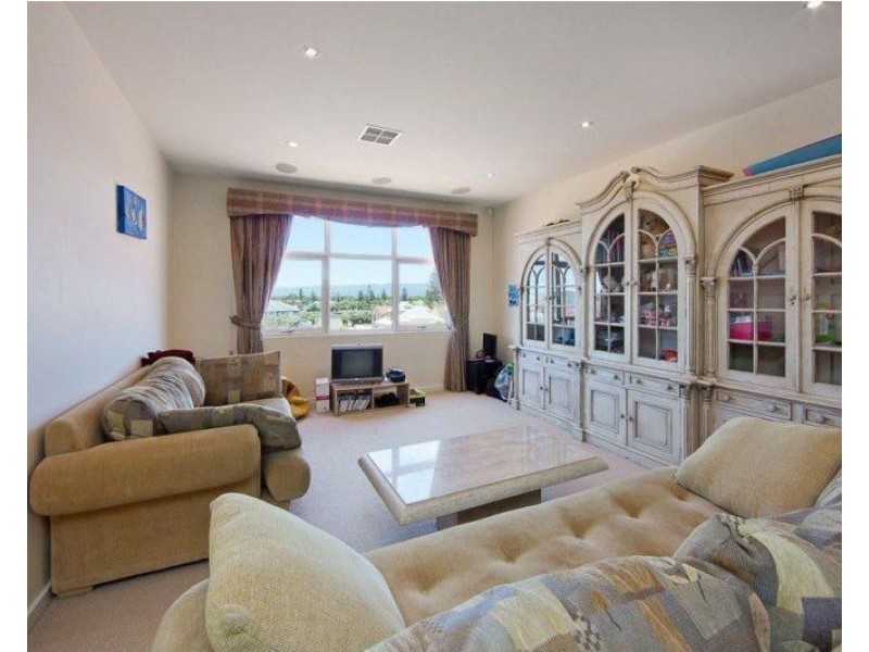 45 North Esplanade, Glenelg North SA 5045