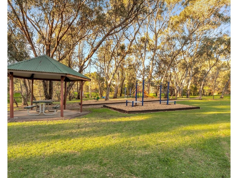 4 Woodland Grove, Aberfoyle Park SA 5159