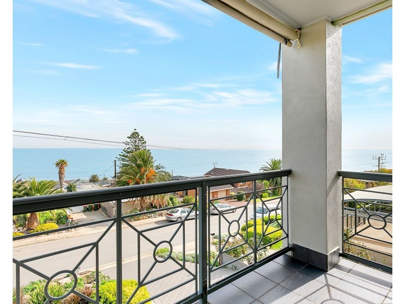 8 Seaview Avenue, Hallett Cove SA 5158