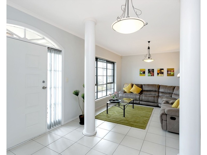8 Seaview Avenue, Hallett Cove SA 5158