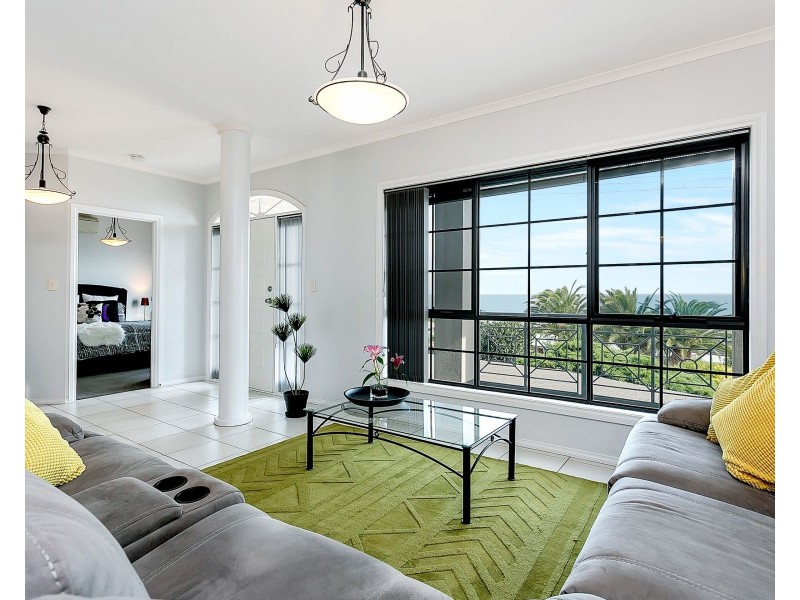 8 Seaview Avenue, Hallett Cove SA 5158