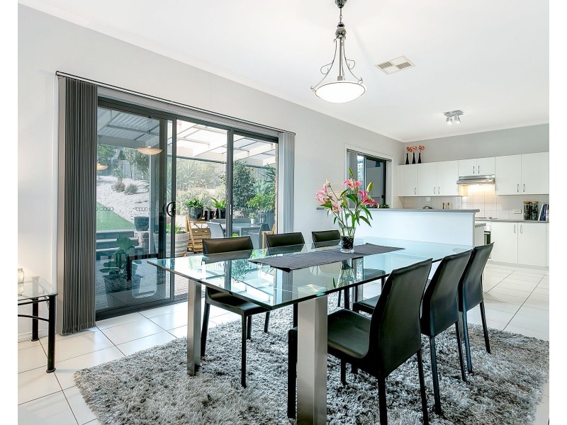 8 Seaview Avenue, Hallett Cove SA 5158