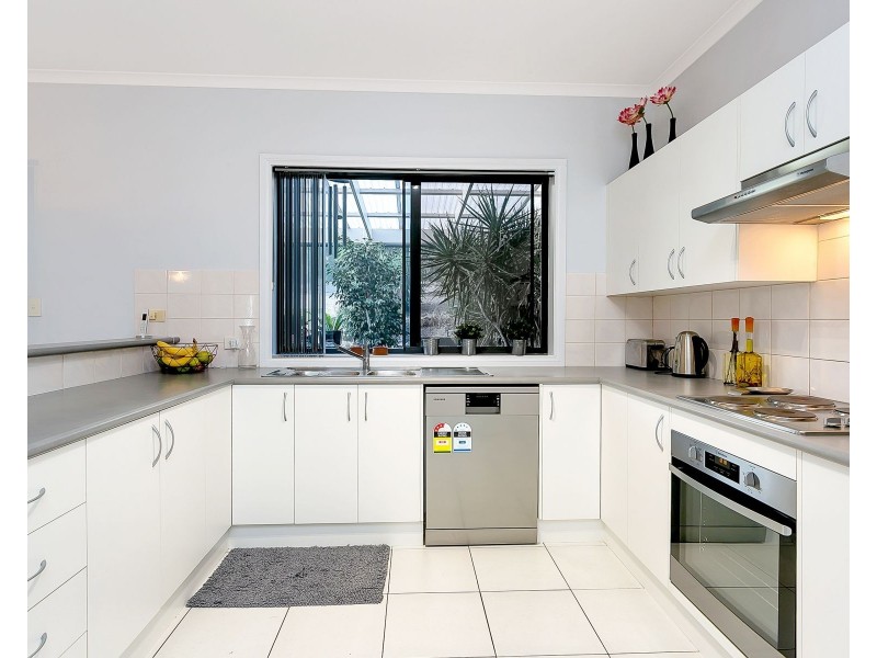 8 Seaview Avenue, Hallett Cove SA 5158