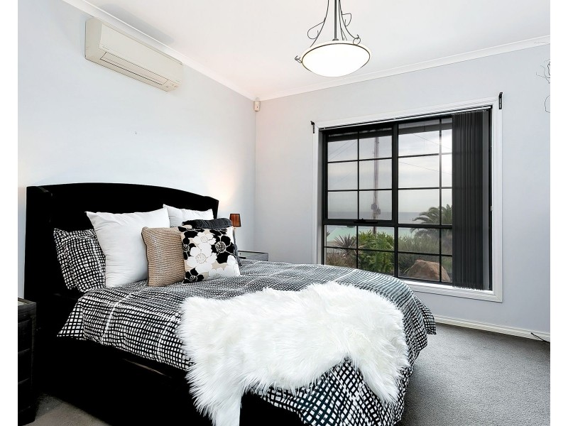 8 Seaview Avenue, Hallett Cove SA 5158